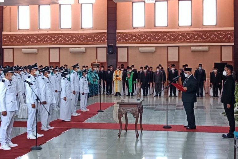 Lantik Kades Terpilih, Plt Bupati Probolinggo Menyebut Bakal Gaji per Bulan