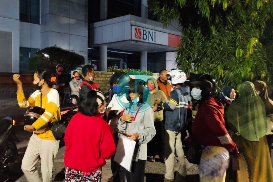Puluhan Penerima BPUM Kesal dengan Pelayanan BNI