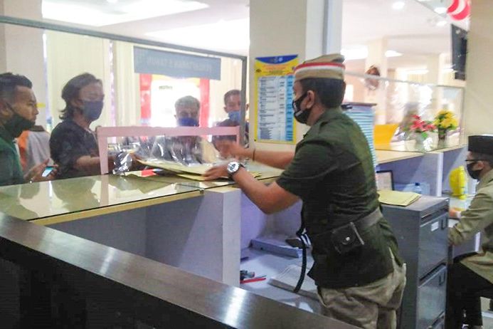 Gunakan Kostum Pejuang, Cara Samsat Ponorogo Peringati HUT RI di Tengah Pandemi
