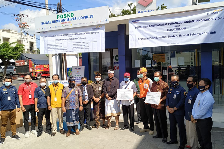 Pelindo III Bantu APD ke Tujuh Rumah Sakit