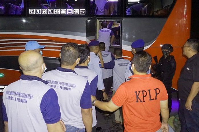 Kanwil Kemenkumham Jatim Pindahkan 34 WBP Risiko Tinggi Ke Nusa Kambangan