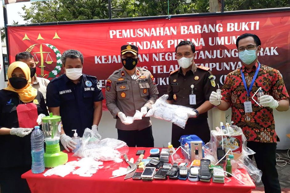 Kejari Tajung Perak Surabaya Musnahkan 1,8 Kilogram Sabu-sabu