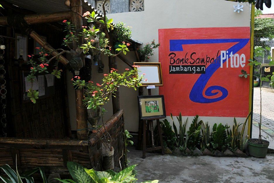 Pemkot Surabaya Terima Penghargaan Kinerja Pengurangan Sampah dari KLHK