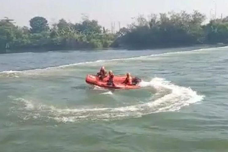 Asyik Mancing, Pria Asal Jombang Terpleset dan Jatuh di DAM Sipon