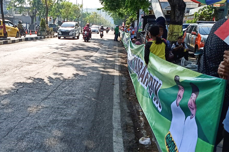 Pengantar Paslon Daftar ke KPUD Gresik Terapkan Protokol Kesehatan
