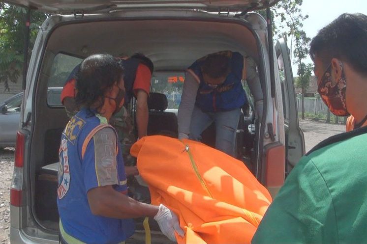 Diduga Tirakat, Pensiunan Telkom Pasuruan Ditemukan Meninggal di Dekat Makam Troloyo Mojokerto