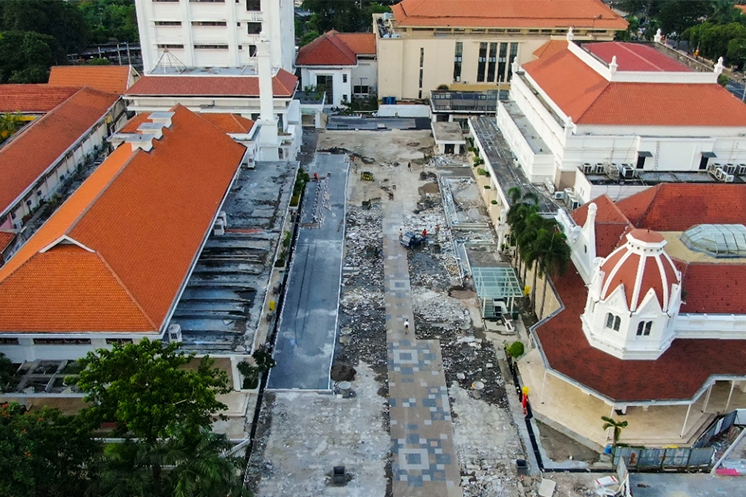 Di Tengah Pandemi Covid-19, Kawasan Kompleks Balai Pemuda Surabaya Terus Diperbaiki