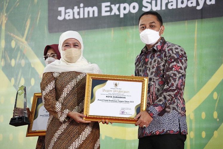Kota Surabaya Sabet Penghargaan Peduli Ketahanan Pangan Tahun 2022