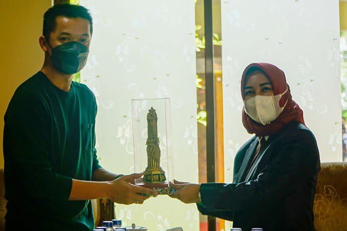 Hari Pahlawan, Legenda Bulutangkis Indonesia ke Mojokerto