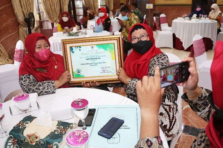 11 Sekolah di Surabaya Raih Penghargaan Adiwiyata Provinsi