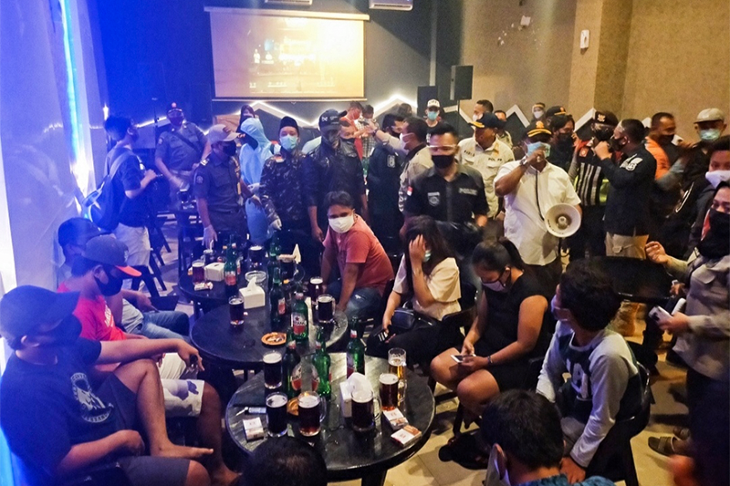 Melanggar Protokol Kesehatan, Pengunjung Tempat Hiburan Malam di Surabaya Kena Sanksi