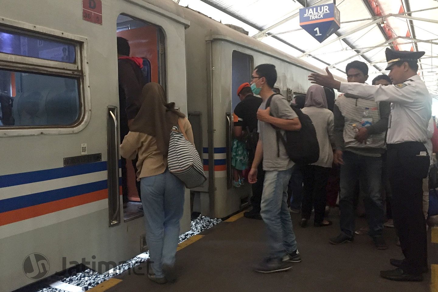 Imbas Covid-19, Daop 9 Turunkan Volume Penumpang Kereta Api Hingga 50 Persen