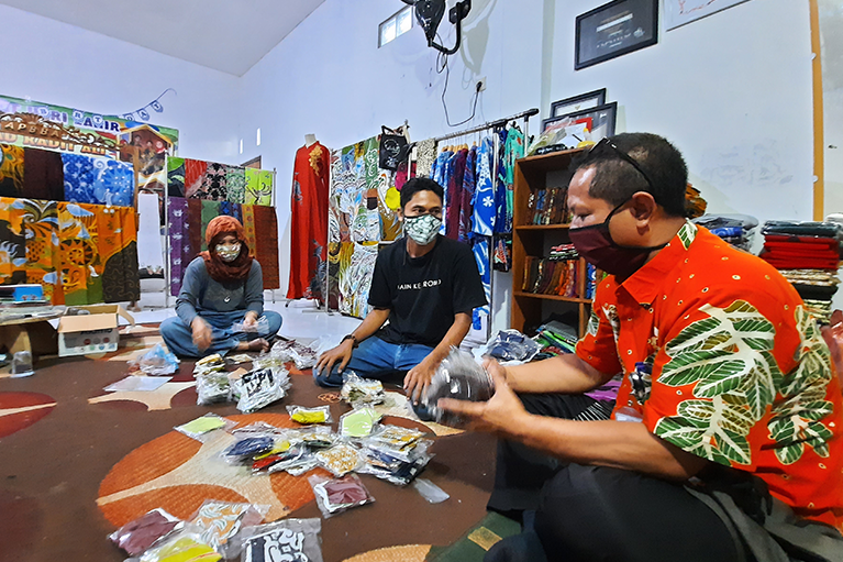 Dampak Covid-19, Perajin Batik Probolinggo Sepi dan Bating Stir