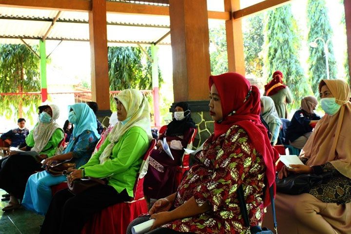Himaprodi Manajemen UHW Perbanas Bantu Dongkrak Perekonomian Desa Lewat Rumah Bisnis Cerme