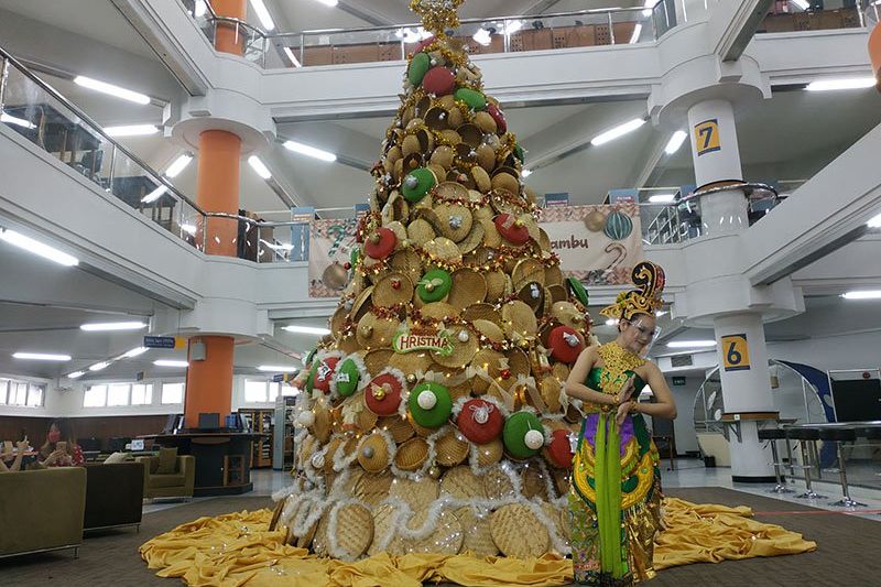 Usung Tema Nusantara, Pohon Natal Perkakas Bambu Miliki Filosofi Menarik