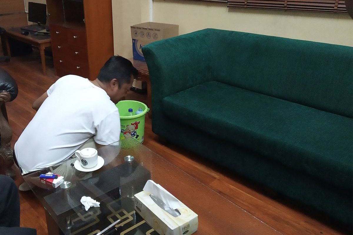 Atap DPRD Jember Bocor, Pimpinan Dewan <em>Ngepel</em>