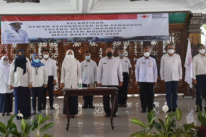 Sekdakab Teguh Gunarko Dikukuhkan Jadi Ketua PMI Kabupaten Mojokerto