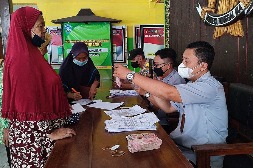 95 Ribu Warga Ponorogo Mendapat  BLT Minyak Goreng Dari Presiden Jokowi