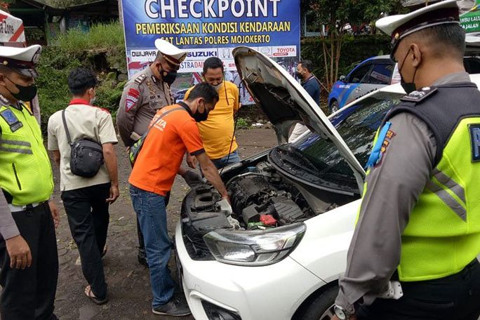 Rawan Laka di Jalur Alternatif Cangar-Pacet, Polisi Lakukan Check Point