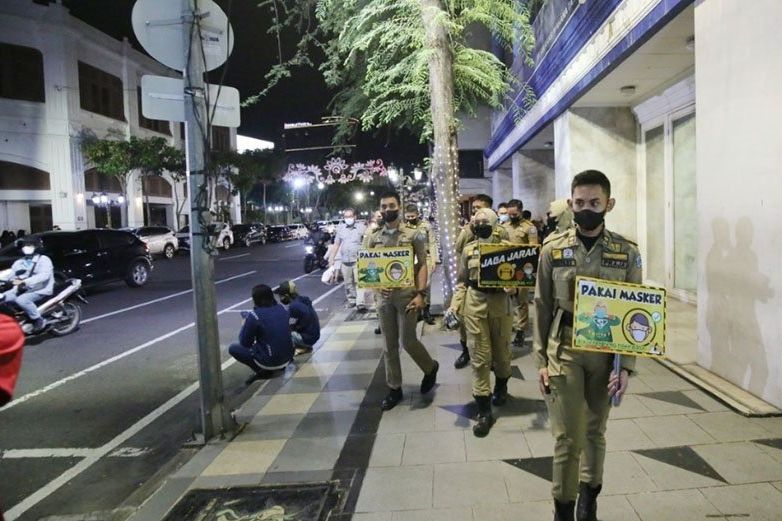 Cegah Varian Omicron, Praja IPDN Sosialisasi di Tunjungan Romansa