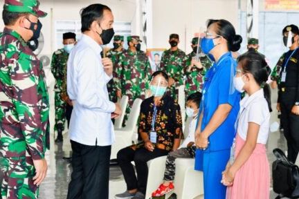 Bertemu Keluarga Korban KRI Nanggala-402, Presiden Janjikan Beri Rumah dan Pendidikan