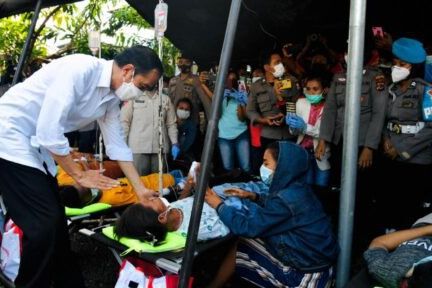 Temui Pengungsi di Adonara Dengan Perhatikan Protokol Kesehatan, Ini Pesan Presiden
