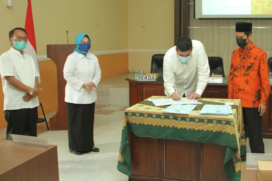 Sebagai Penunjang Pendidikan dan Operasional, 8 Parpol di Probolinggo Terima Bantuan Keuangan