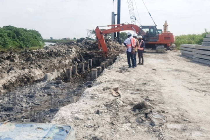 Proyek Tanggul Sungai Kali Lamong di Surabaya Kembali Dikerjakan