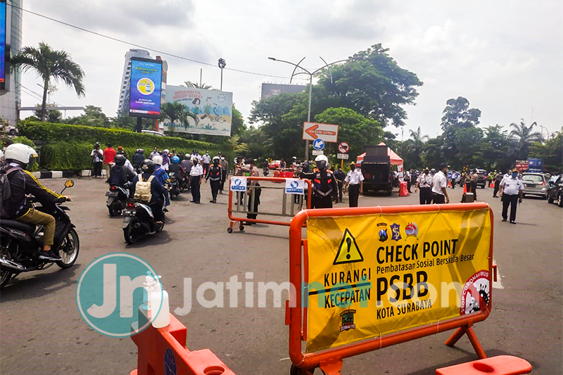 Hari Pertama PSBB, Pengendara <em>Check Point</em> Dengan Tunjukan KTP dan Surat Tugas