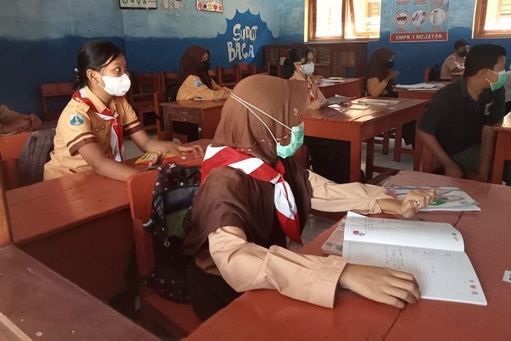 Kesalahan Pemakaian Masker Ditemukan Saat PTM Terbatas di Madiun