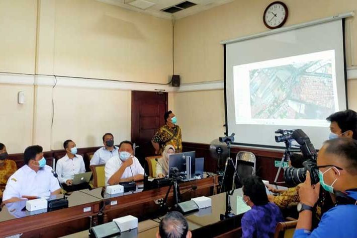 Pemkot Surabaya Fasilitasi Pertemuan Warga Gundih yang Bermasalah dengan PT KAI