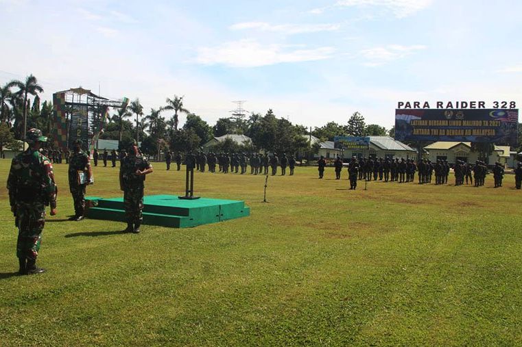 Tingkatkan Ilmu Kemiliteran, Prajurit Dua Negara Indonesia-Malaysia Gelar Latber