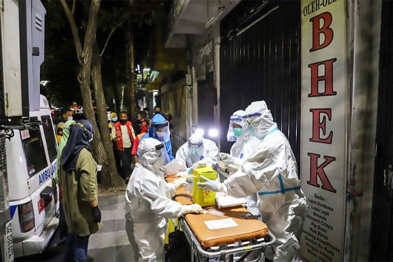 Asyik Nongkrong dan Kuliner Malam, Puluhan Pemuda Terjaring <em>Rapid Test </em>Massal