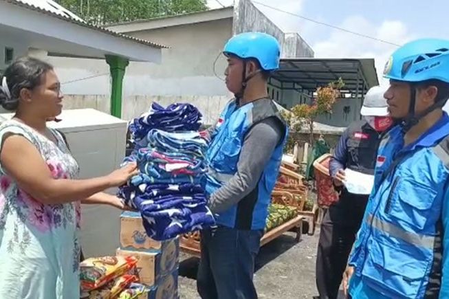 Kisah Menggelikan Saat Tim Rescue Blue Helmet Berada di Posko Pengungsi APG Gunung Semeru