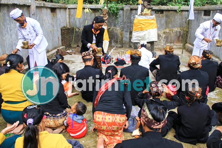 Dampak Covid-19, Peserta Ritual Mendak Tirta di Air Terjun Madakaripura Hanya 1 Desa