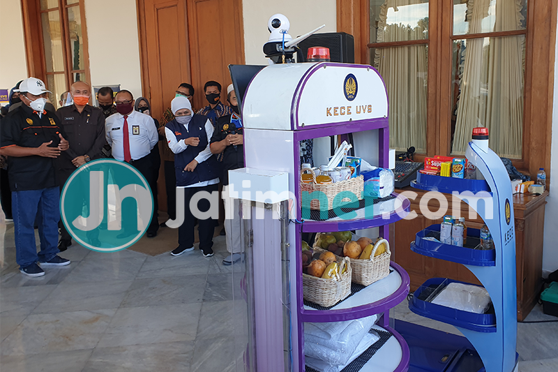 Dua Robot Buatan Unesa Bisa Kurangi Penggunaan APD