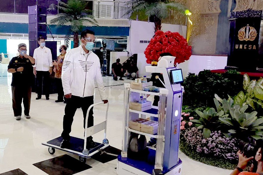 Robot KECE G-2 Buatan Unesa Diklaim Mampu Suhu Tubuh dan Detak Jantung Pasien Covid-19