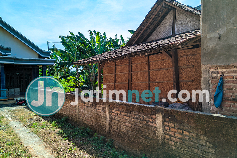 Selisih Paham Karena Kotoran Ayam, Rumah Satu Keluarga Ditutup Pagar Tetangganya