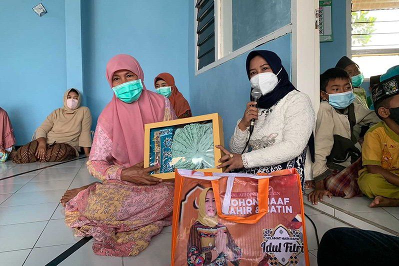 Sambangi Musala Penerima Danah Hibah, Ini Kata Ning Ita