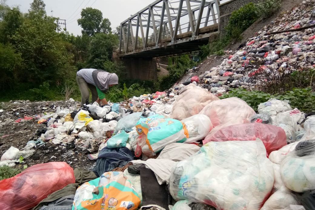 Pengelolaan Sampah Minim, TPA Liar di Mojokerto Bermunculan