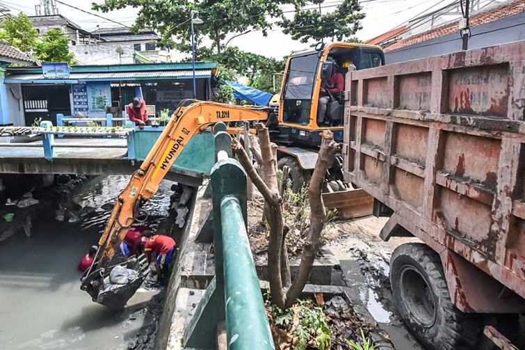 Cegah Banjir di Kawasan Perkampungan, Sungai Srikana Dikeruk