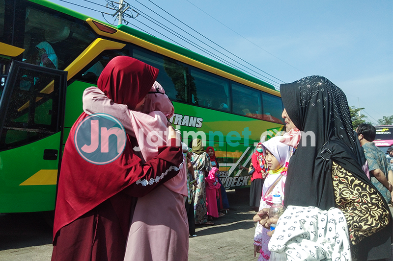 Jalani Karantina Mandiri, 112 Calon Santri Pondok Gontor dari Mojokerto Diberangkatkan 