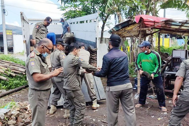 Warung di Mojokerto yang Diduga Kerap Jadi Ajang Prostitusi Dibongkar Pemiliknya Sendiri