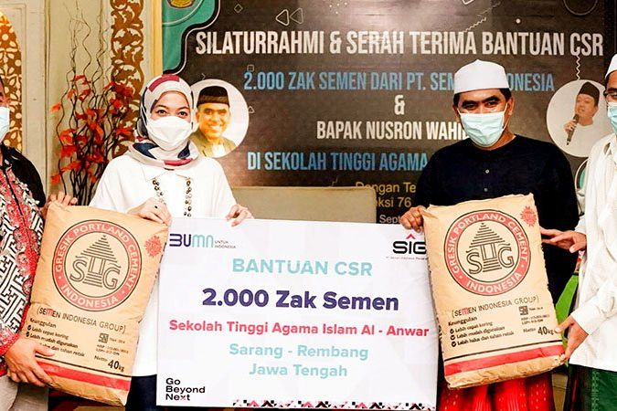 SIG Peduli Saliurkan Bantuan Dua Ribu Sak Semen ke STAI Al-Anwar Rembang
