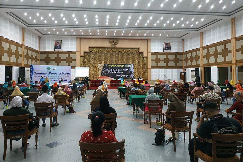 Pelatihan Membatik Shibori Ajarkan Insan Disabilitas Bangkit dari Pandemi