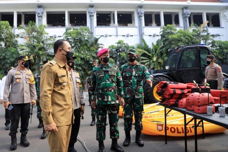 Walkot Eri Cahyadi: Warga Pesisir Surabaya Tetap Waspada