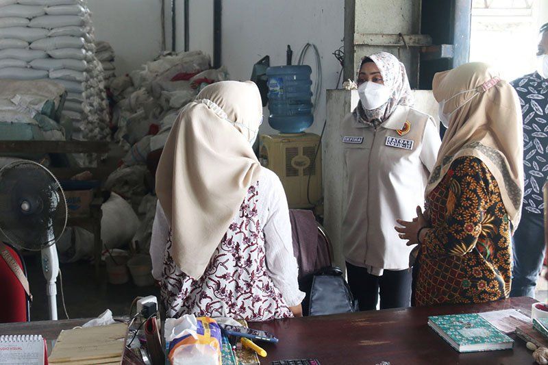 Antisipasi Kelangkaan Saat Idulfitri, Bupati Mojokerto Sidak Kebutuhan Pokok dan SPBU