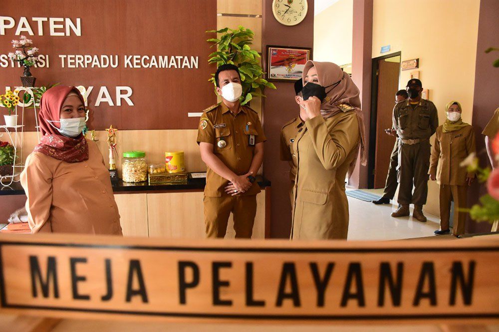 Hari Pertama Masuk, Bupati Mojokerto Ikfina Fahmawati Lakukan Sidak 