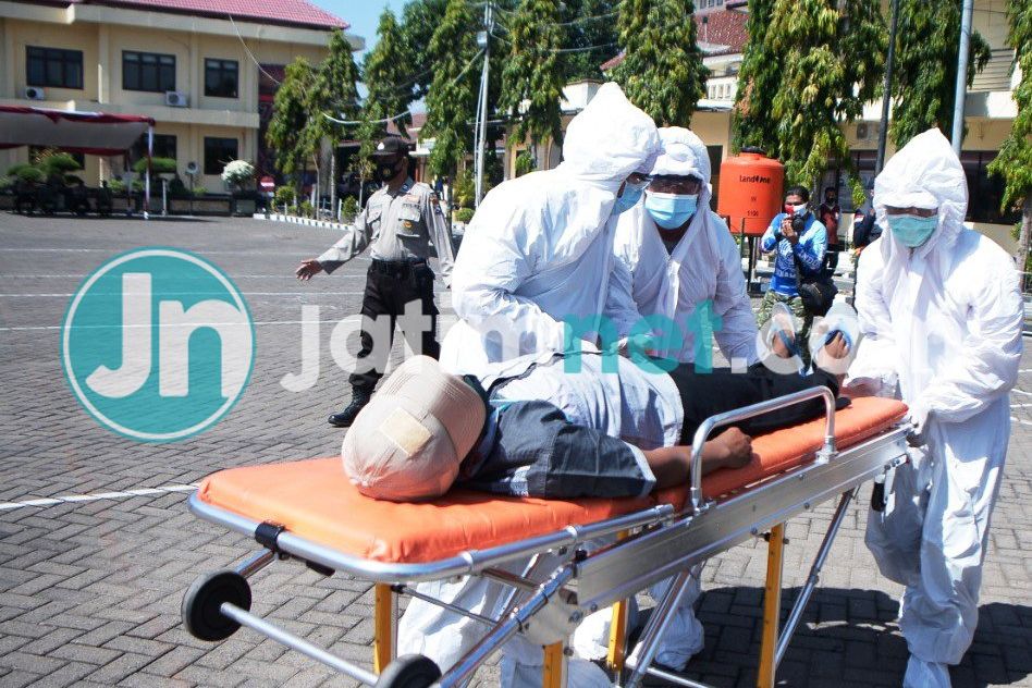 Personil Pengamanan Pilkada Dibekali Cara Evakuasi Pasien Covid-19
