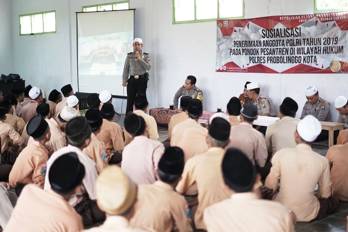 Jaring Anggota Polri Baru, Polres Probolinggo Sasar Ponpes